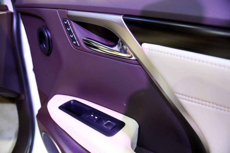 So với thế hệ trước đây, RX mới dài hơn 120mm, nâng chiều dài tổng thể xe lên 4.890mm. (Ảnh: Doãn Đức/Vietnam+)