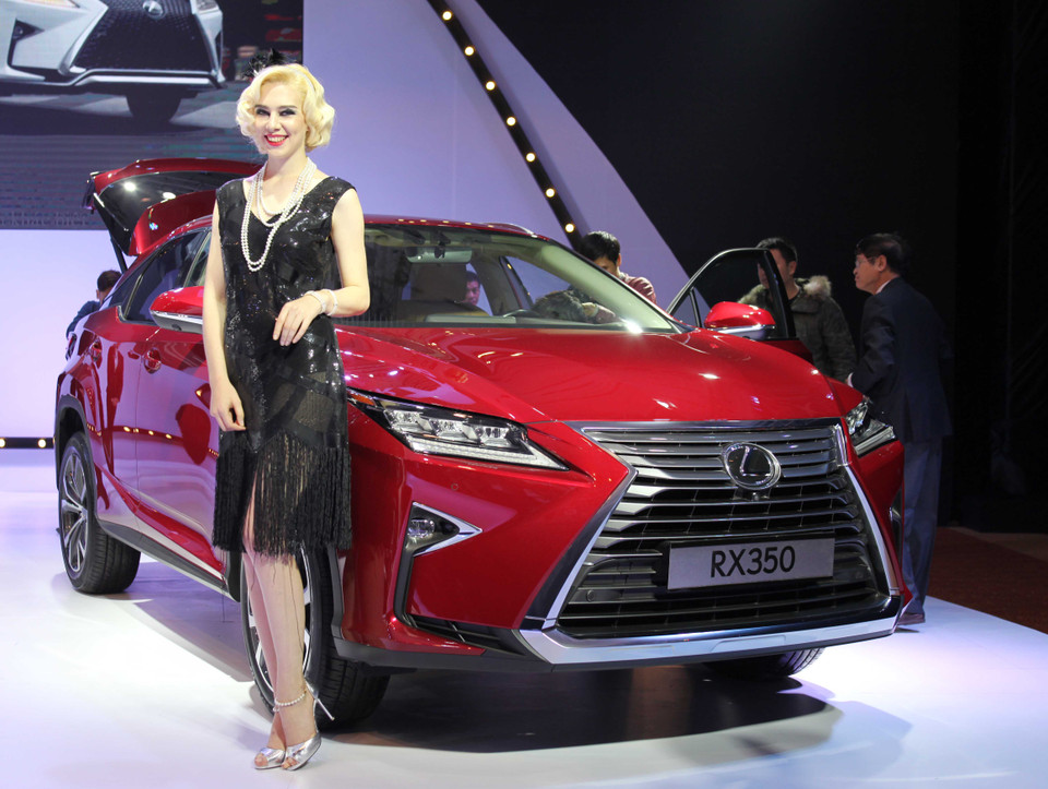 Phiên bản RX350 có giá 3,3 tỷ đồng. (Ảnh: Doãn Đức/Vietnam+)