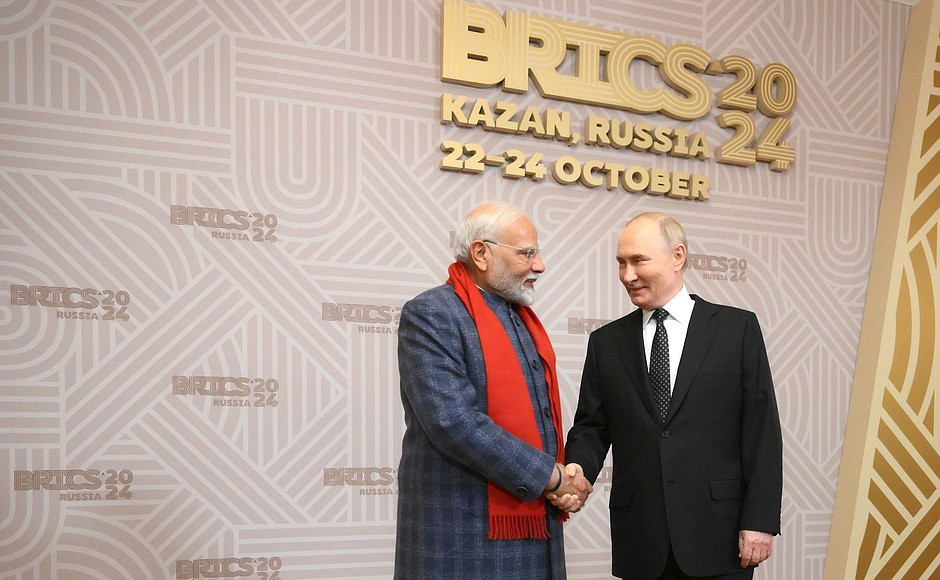 Tổng thống Nga Vladimir Putin và Thủ tướng Ấn Độ Narendra Modi tại lễ gặp mặt Trưởng đoàn các nước BRICS. (Nguồn: website Tổng thống Nga)