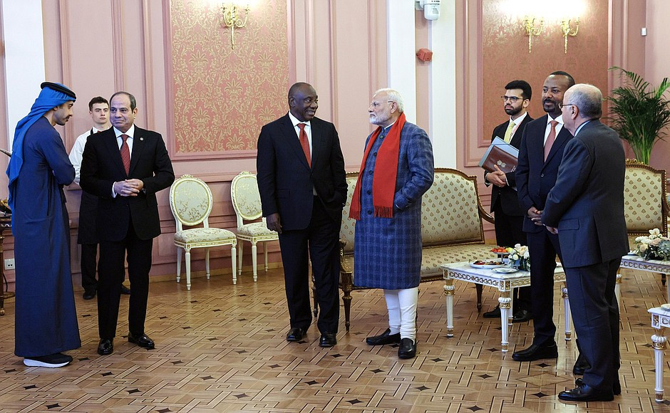 Trưởng đoàn các nước BRICS trước một buổi hòa nhạc trong khuôn khổ chương trình Hội nghị thượng đỉnh. (Nguồn: website Tổng thống Nga)