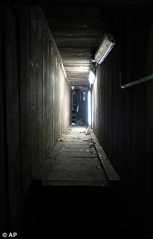 Đường hầm mà Joaquin Guzman sử dụng để trốn thoát. (Nguồn: Dailymail)