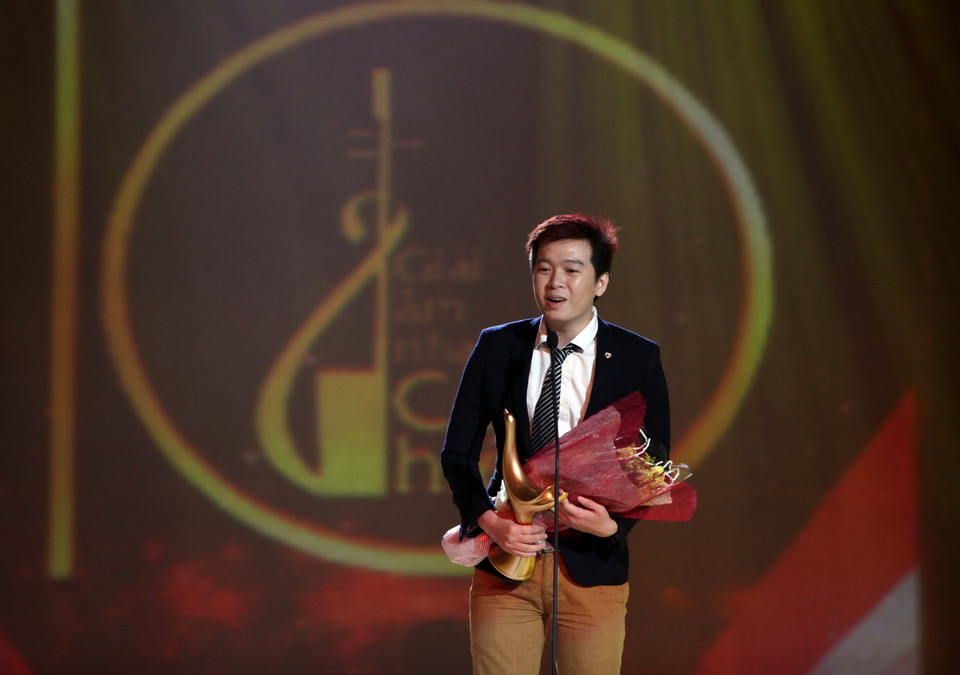 Giải Nhạc sỹ của năm thuộc về nhạc sỹ Phạm Toàn Thắng. (Ảnh: Phương Vy/TTXVN)