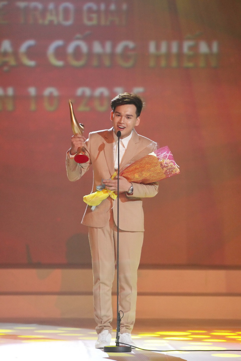 Giải Nghệ sỹ mới của năm thuộc về ca sỹ Nguyễn Trần Trung Quân. (Ảnh: Phương Vy/TTXVN)