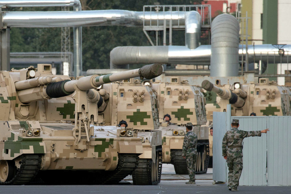  Pháo tự hành Trung Quốc trước buổi tập diễu hành. (Nguồn: Sputniknews)