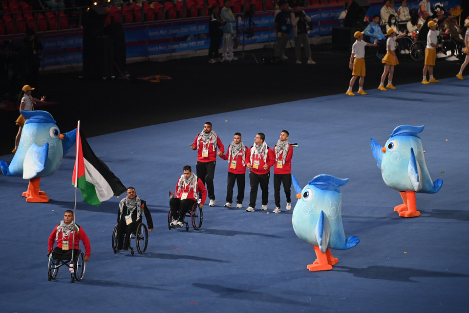 Các vận động viên diễu hành tại Lễ Khai mạc Asian Para Games lần thứ 4 ở Hàng Châu, tỉnh Chiết Giang (Trung Quốc), ngày 22/10/2023. (Ảnh: THX/TTXVN)
