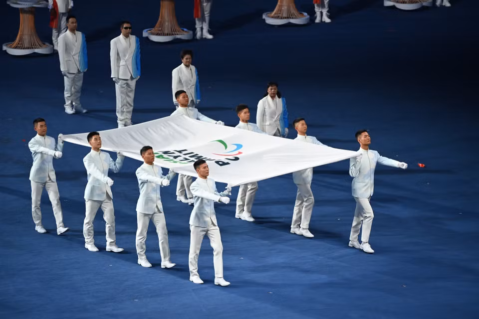 Lễ thượng cờ tại Lễ Khai mạc Asian Para Games, ngày 22/10/2023. (Ảnh: THX/TTXVN)
