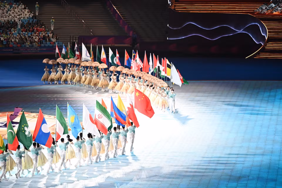 Rước quốc kỳ tại Lễ Khai mạc Asian Para Games, ngày 22/10/2023. (Ảnh: THX/TTXVN)