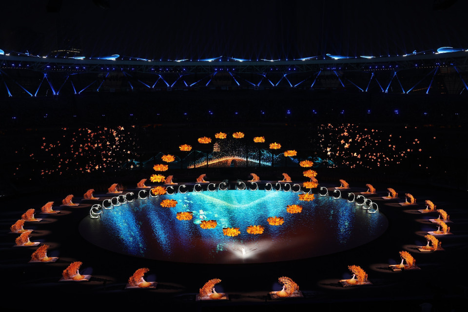 Màn biểu diễn của các nghệ sỹ tại Lễ Khai mạc Asian Para Games ở Hàng Châu, tỉnh Chiết Giang (Trung Quốc), ngày 22/10/2023. (Ảnh: THX/TTXVN)