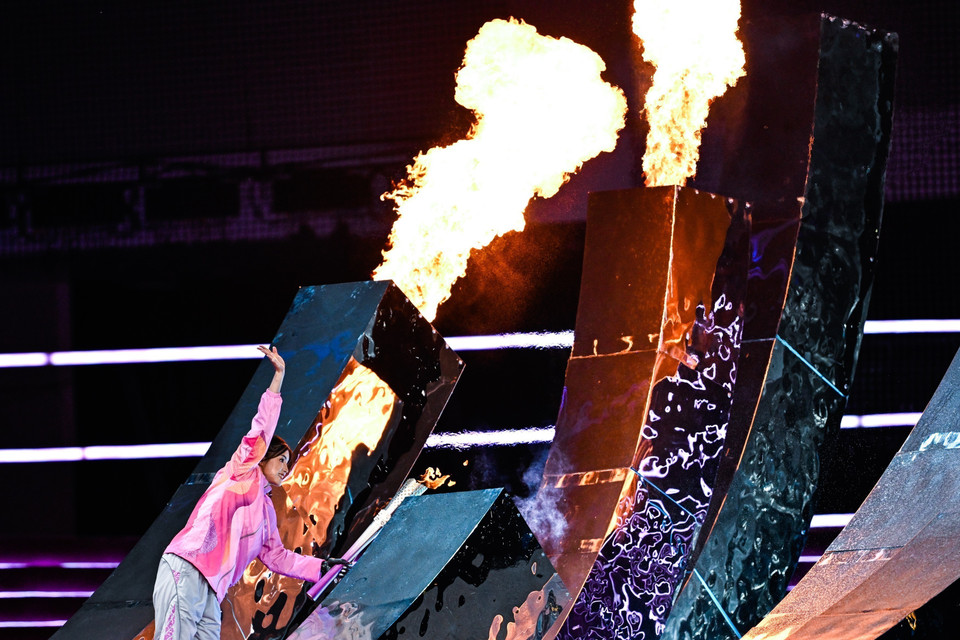 Ngọn đuốc được thắp sáng tại Lễ Khai mạc. (Ảnh: THX/TTXVN)