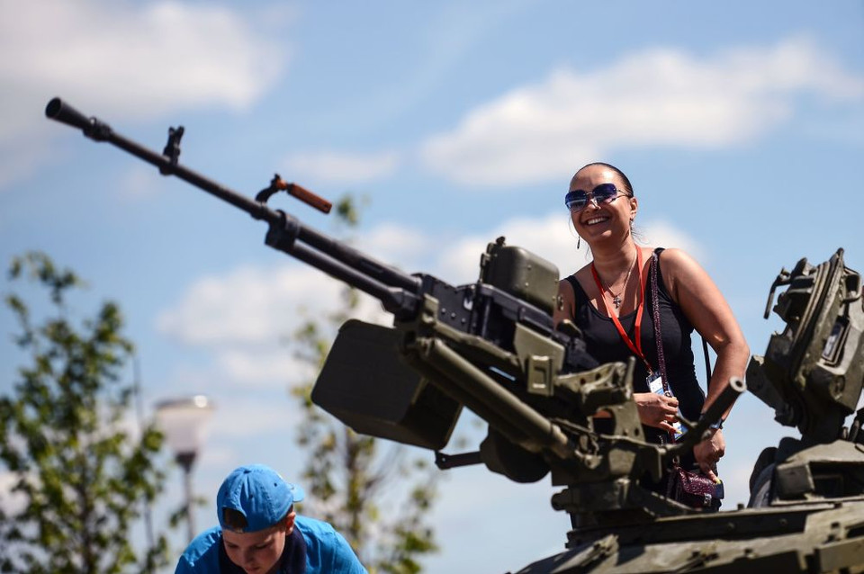 Hơn 100 vũ khí tối tân đã được trình diễn trực tiếp nhằm mục đích giới thiệu sức mạnh đặc biệt của những thiết bị do chính Nga sản xuất. (Nguồn: Sputniknews)