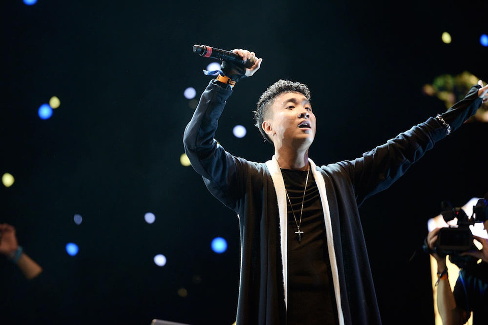 Tất cả các khán giả đều thuộc “nằm lòng” và phiêu theo JustaTee với “Bâng khuâng. (Nguồn: BTC)