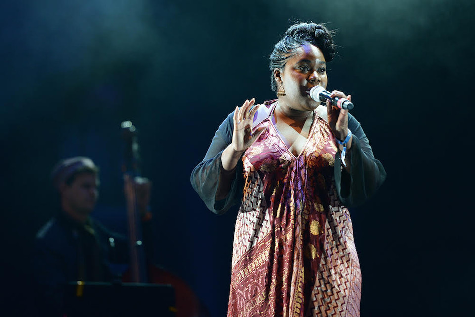 Nữ ca sĩ người Anh Zara mang đến phong cách Jazz hiện đại. Dù đây là dòng nhạc khá “kén tai” nhưng cô vẫn khiến những khán giả yêu mến nhạc Pop có thể thưởng thức và tận hưởng một cách đầy thoả mãn. (Nguồn: BTC)