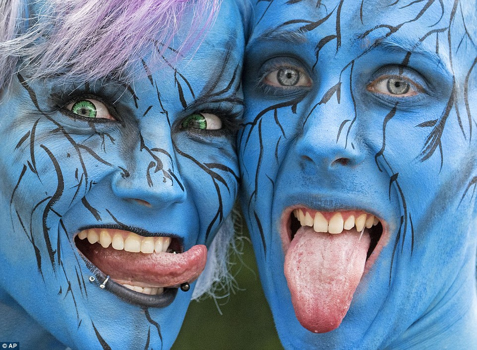 Những người tham gia này lại nhuộm mặt xanh. (Nguồn: dailymail.co.uk)