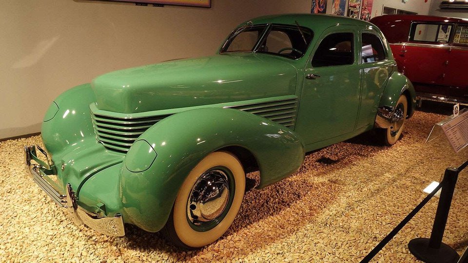 Bảo tàng xe hơi quốc gia Museum, Nevada, Mỹ trưng bày chiếc Cadillac Eldorado 1973 của Elvis Presley và Ghia L6.4 1961 của Frank Sinatra. (Nguồn: Flickr) 