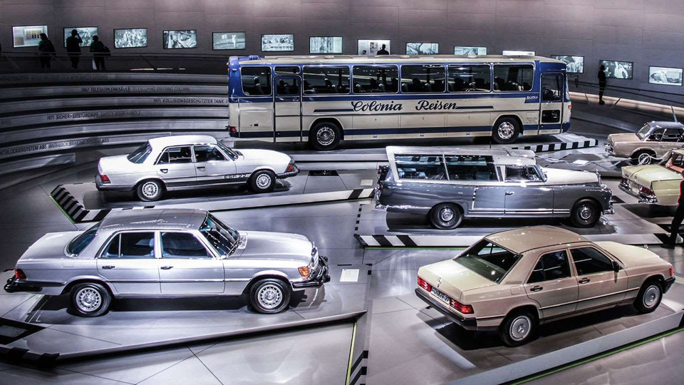 Bảo tàng Mercedes-Benz, Stuttgart, Đức rộng tới 16.500m2 và chứa khoảng 160 xe. (Nguồn: Flickr)
