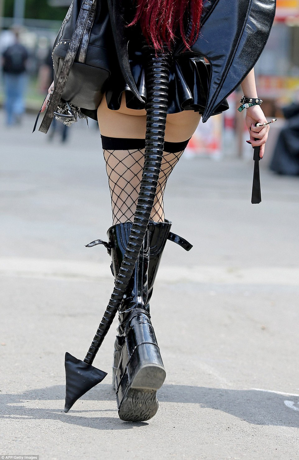 Những trang phục hóa trang kỳ dị và công phu đôi khi lại thật buồn cười và lộ liễu. (Nguồn: dailymail.co.uk)