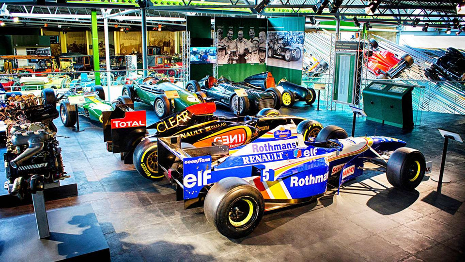 Bảo tàng ôtô quốc tế, Beaulieu, Anh là nơi tổ chức những triển lãm đặc biệt cho người yêu thích chương trình Top Gear và những bộ phim về James Bond. (Nguồn: Newspress)