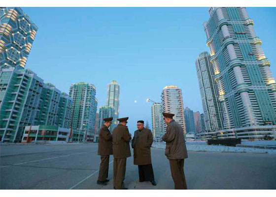 Kim Jong-un nói rằng ông cảm thấy được mọi người sẽ vui mừng như thế nào khi sống trong khu phố này. Ông đã giữ được lời hứa hoàn thành công trình xây dựng này trước lễ kỷ niệm ngày sinh của cố lãnh đạo Kim Nhật Thành. (Nguồn: rodong.rep.kp)