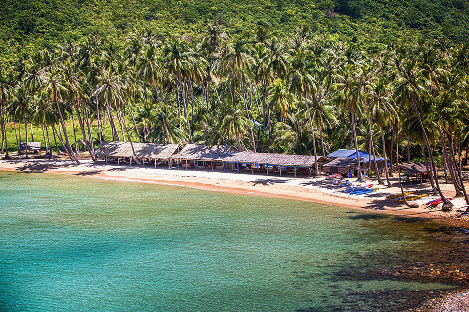 Vẻ đẹp của Bãi Mến cùng biển xanh thơ mộng. (Ảnh: Trọng Đạt/TTXVN)