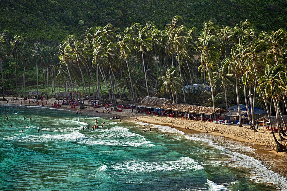 Vẻ đẹp nên thơ của Bãi Mến trên đảo Nam Du. (Ảnh: Trọng Đạt/TTXVN) 