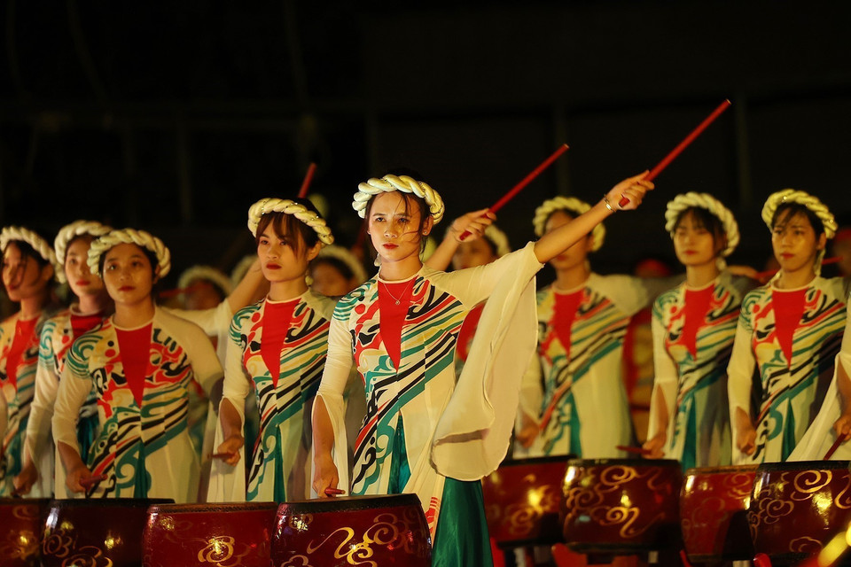 Chương trình nghệ thuật được thực hiện tại đảo Ký ức Hội An, thành phố Hội An (Quảng Nam) tối 26/3/2022. (Ảnh: Dương Giang/TTXVN)