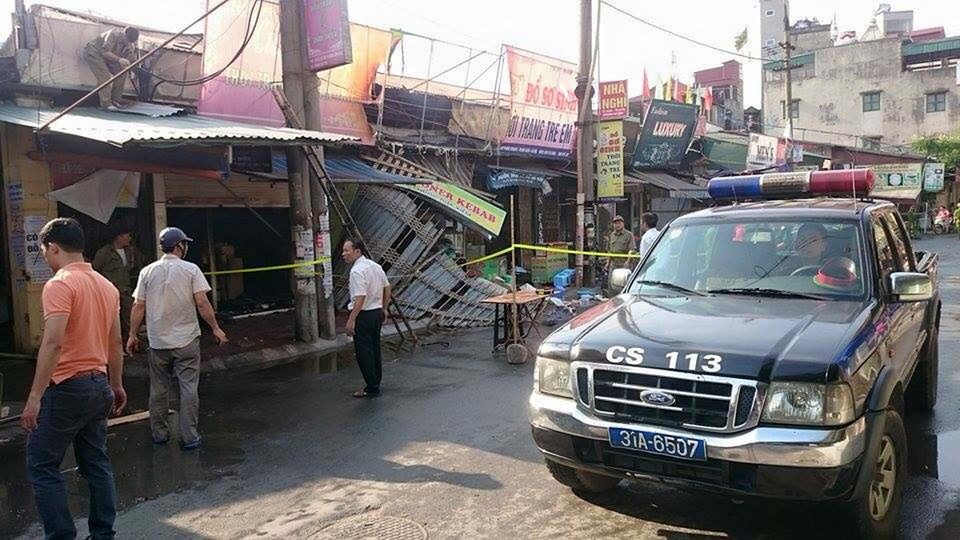 Thông tin ban đầu cho hay có 4 người đã bị thương được đưa đi cấp cứu.