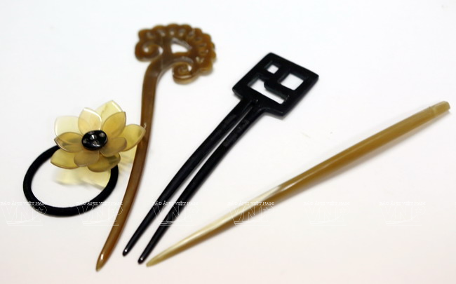 Trâm cài tóc được người dân làng Thụy Ứng chế tác tỉ mỉ và tinh xảo. (Ảnh: Trịnh Văn Bộ - Báo ảnh Việt Nam)