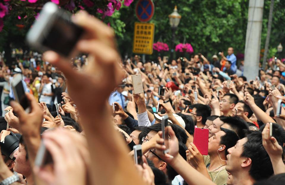 Người dân ở thành phố Tây An 'phát cuồng' khiến giao thông tắc nghẽn. (Nguồn: CCTVNews)