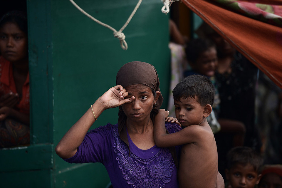 Các quan chức Thái Lan từ chối tiếp nhận tàu này. Cảnh sát trưởng Puttichat Akhachan cho biết: 'Chúng tôi từ chối không cho họ vào lãnh thổ của mình nhưng chúng tôi đã cung cấp cho họ thức ăn và nước theo nghĩa vụ nhân đạo.' (Nguồn: AFP)