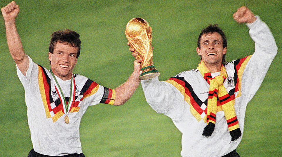 World Cup 1990: Lothar Matthaeus (trái) và Pierre Littbarski (Ảnh: Nguồn Dfb.de)
