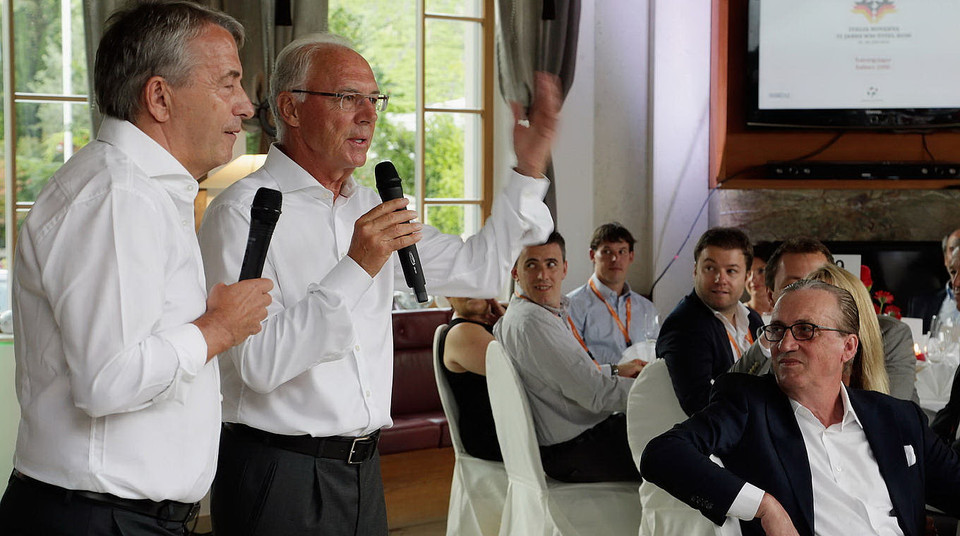 Chủ tịch Liên đoàn bóng đá Đức, Niersbach và "hoàng đế" Beckenbauer phát biểu. (Ảnh: Nguồn Dfb.de)