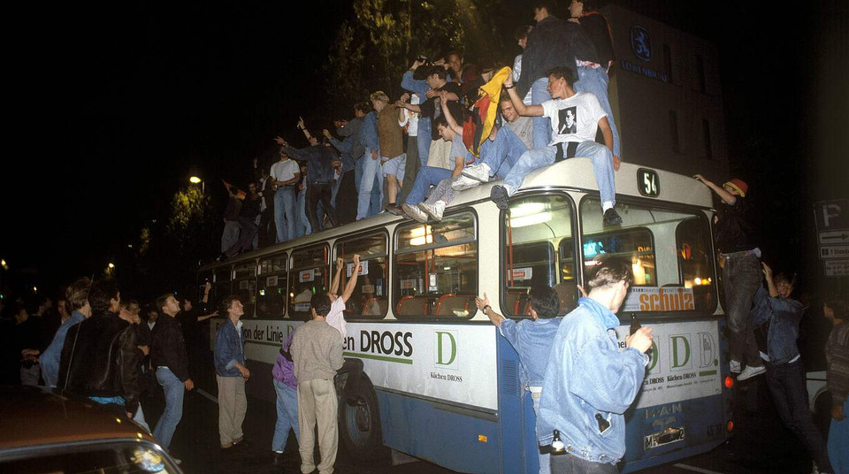 Toàn cảnh các cổ động viên Đức ăn mừng chiến thắng World Cup 1990 (Ảnh: Nguồn Dfb.de)