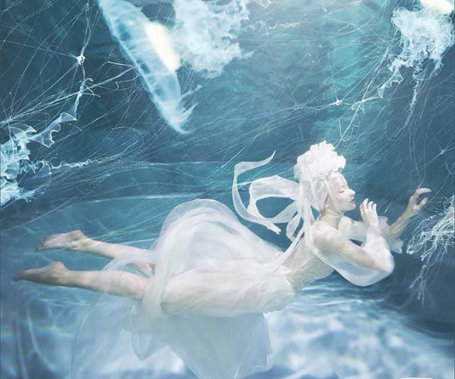 Nữ nhiếp ảnh gia chia sẻ tác phẩm của bà đều lấy cảm hứng từ những câu chuyện cổ tích. (Nguồn: CCTVNews)