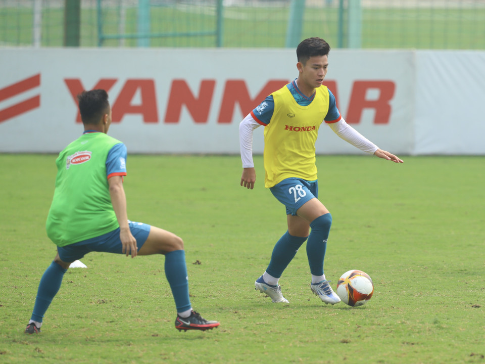 Nhà cầm quân người Pháp đòi hỏi cầu thủ kiểm soát, nhận bóng nhiều và chuyền bóng tốt hơn. (Ảnh: PV/Vietnam+)