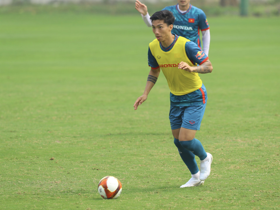 Buổi tập dưới thời huấn luyện viên Troussier không có nhiều khoảnh khắc vui đùa, thay vào đó là không khí nghiêm túc và đầy kỷ luật. (Ảnh: PV/Vietnam+)