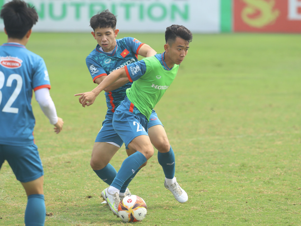 Toàn đội đang dần làm quen với phong cách huấn luyện của ông Troussier. (Ảnh: PV/Vietnam+)