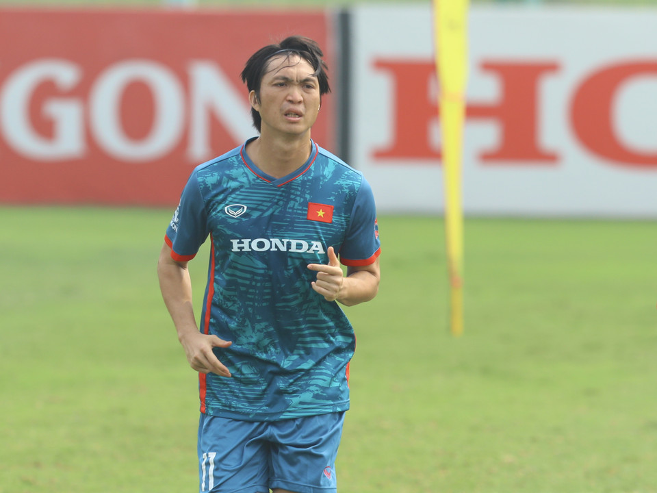 Đội tuyển Việt Nam cố gắng thích nghi với thời tiết nóng trong buổi tập sáng ngày 10/3. (Ảnh: PV/Vietnam+)