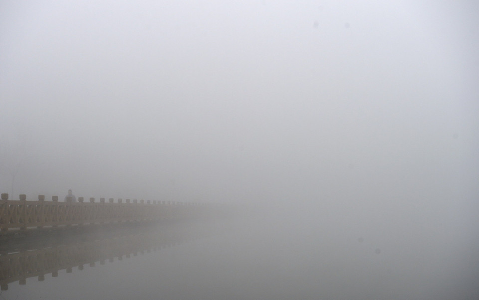 Khói mù bao phủ thủ phủ Ngân Xuyên, Khu tự trị dân tộc Hồi Ninh Hạ, Trung Quốc ngày 9/11. (Nguồn: THX/TTXVN)