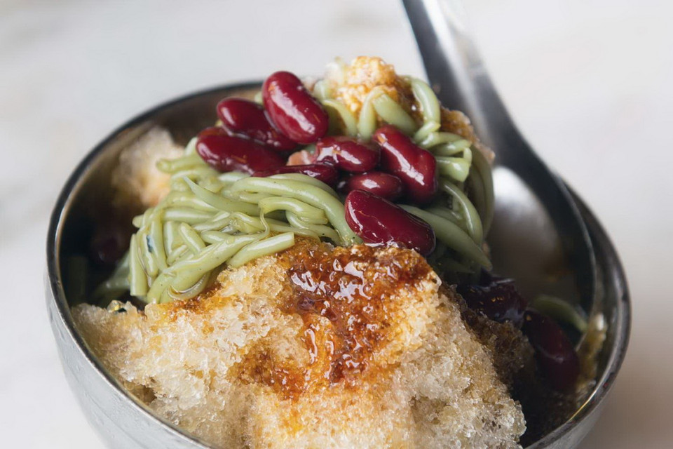 Món chè Cendol của Malaysia được làm từ sữa dừa, thạch, đá bào, đường, đậu đỏ. (Nguồn: Getty Images)
