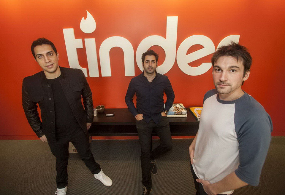 Nữ đồng sáng lập của ứng dụng hẹn hò Tinder, Whitney Wolfe, tố cáo hai nam cộng sự của mình là Sean Rad và Justin Mateen phân biệt chủng tộc và giới tính nặng nề. Vụ kiện khiến Justin Mateen bị đình chỉ điều hành trong khi Sean Rad từ nhiệm vai trò CEO. Nhưng Sean vẫn là Chủ tịch của Tinder. (Nguồn: Corbis)