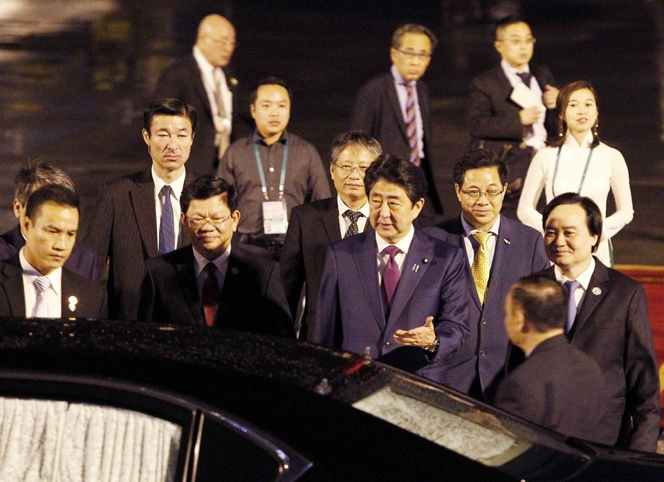 Quang cảnh lễ đón đoàn tại Sân bay Quốc tế Đà Nẵng tối 9/11. (Nguồn: TTXVN)