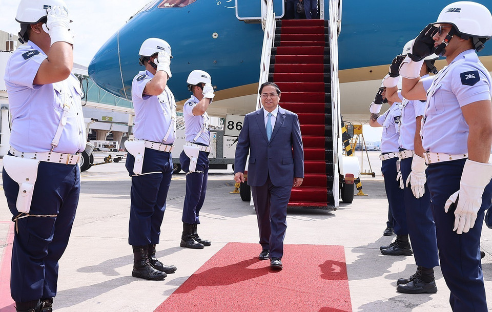 Lễ đón Thủ tướng Phạm Minh Chính tại Sân bay Quốc tế Brasilia. (Ảnh: Dương Giang/TTXVN)