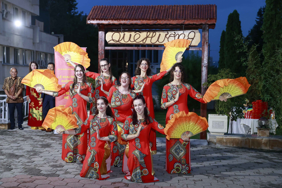 Tiết mục văn nghệ tại Chương trình Trung thu. (Ảnh: Doãn Tấn/TTXVN)