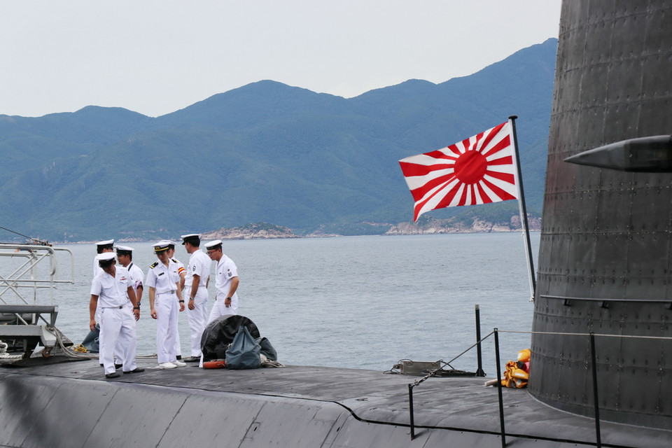 Nhóm thủy thủ trên tàu Kuroshio, Nhật Bản. (Ảnh: Tiên Minh/TTXVN)