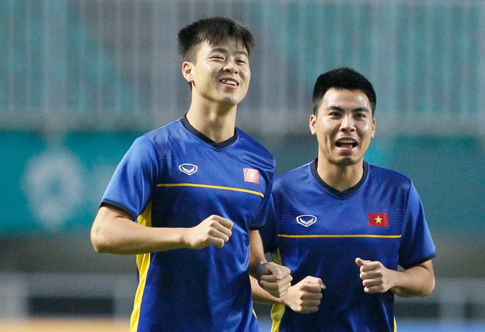  Trung vệ Duy Mạnh (trái) đã bình phục chấn thương. (Ảnh: Hoàng Linh/TTXVN)