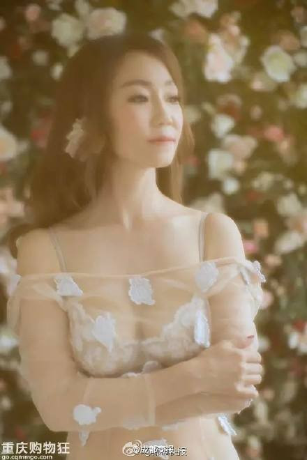 Trung Quốc đang có dân số già tăng vì vậy doanh thu từ việc bán các sản phẩm làm đẹp cho người già dự báo sẽ đạt 106 nghìn tỷ nhân dân tệ (tương đương 16,56 nghìn tỷ USD) vào năm 2050. (Nguồn: CCTVNews)