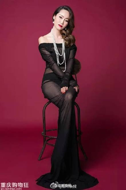 Sau khi những bức hình chân dung nghệ thuật của bà Qin ở Trùng Khánh (Trung Quốc) xuất hiện trên mạng, người phụ này đã khiến nhiều người phải ngỡ ngàng vì sở hữu vẻ đẹp không tỳ vết. (Nguồn: CCTVNews)