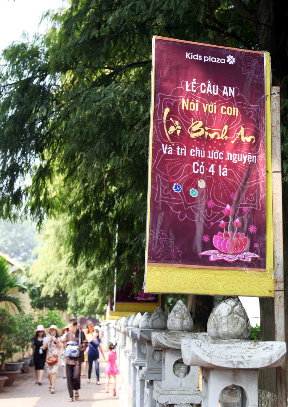 Buổi lễ cầu an sẽ là những lời chỉ dạy từ bi và trí tuệ về đạo làm con, phương pháp nuôi con từ trong bụng mẹ theo tinh thần của đạo Phật. (Ảnh: Doãn Đức/Vietnam+)