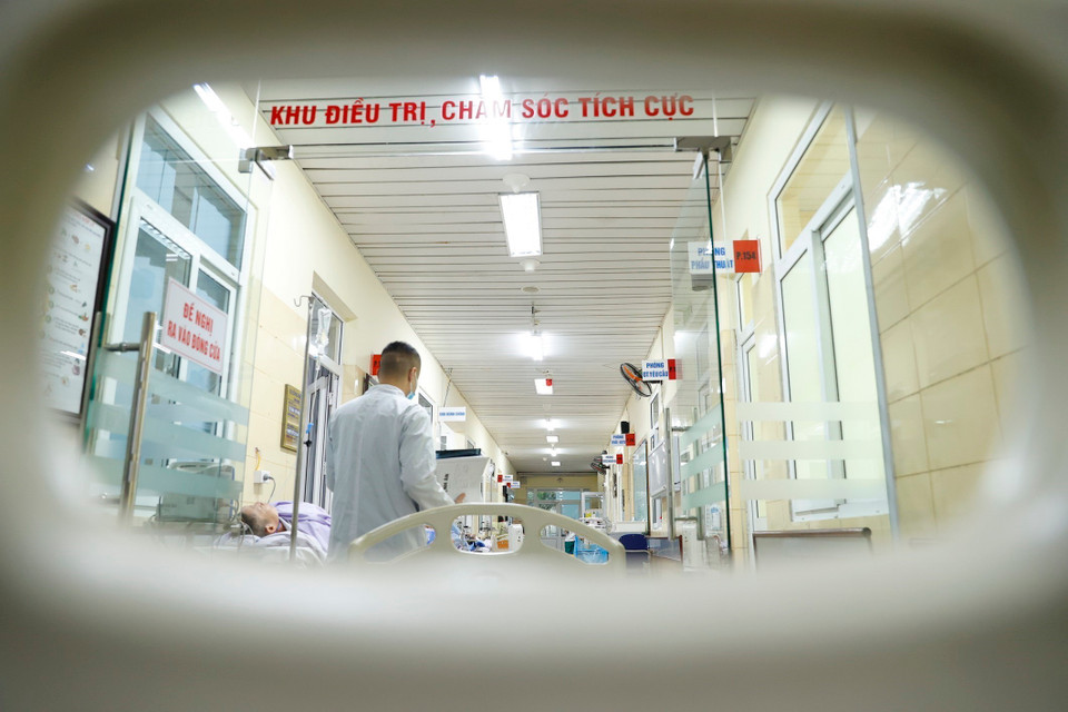 Khoa Hồi sức Cấp cứu điều trị chủ yếu những bệnh nhân nặng suy hô hấp, tuần hoàn, thở máy… (Ảnh: Minh Quyết/TTXVN)