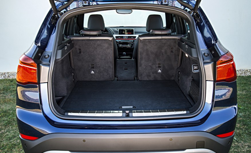 Khoang sau để đồ rộng rãi.